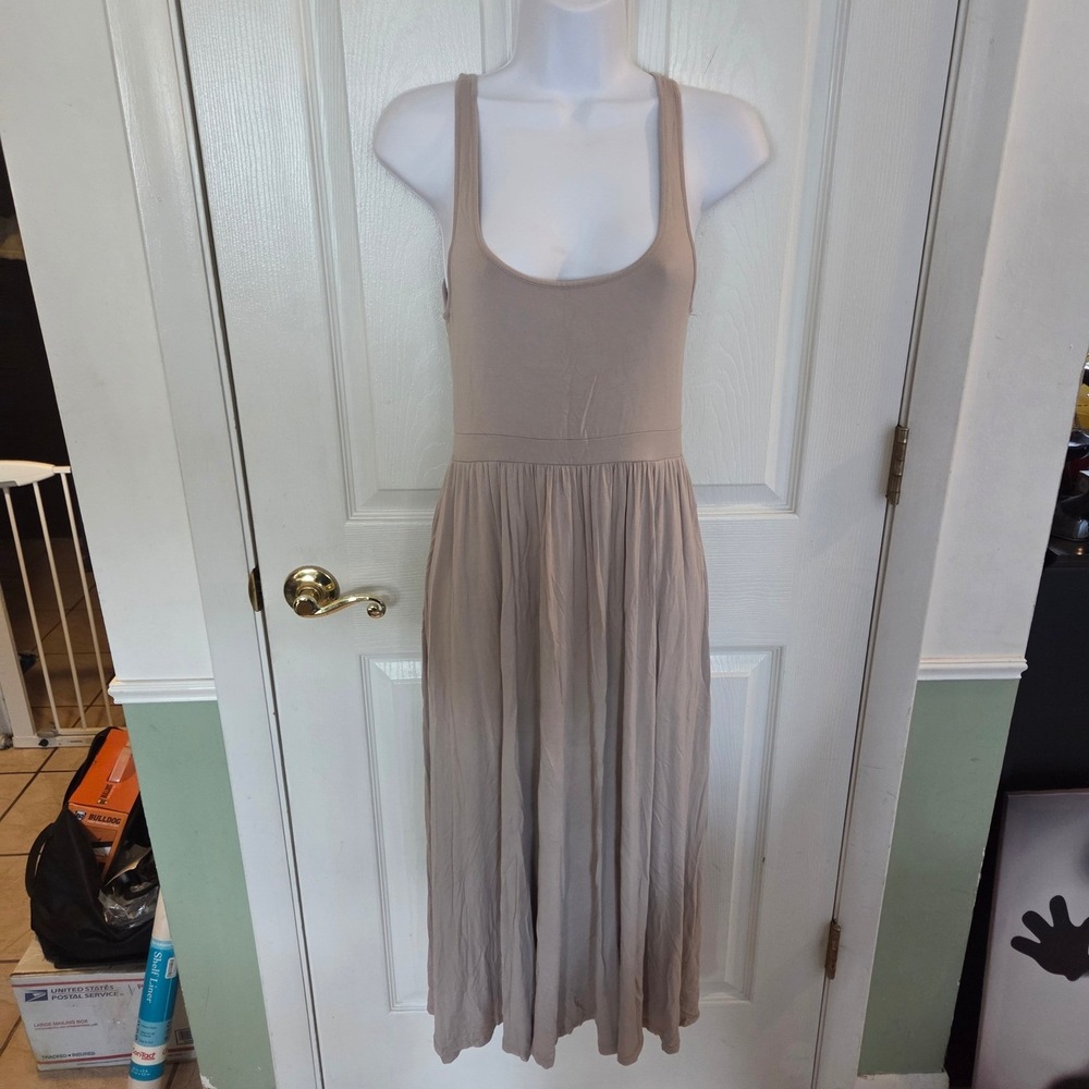 Wilfred Aritzia S Taupe Scoop Neck Midi Dress Sleeveless Pleated Skirt‎  Stretch